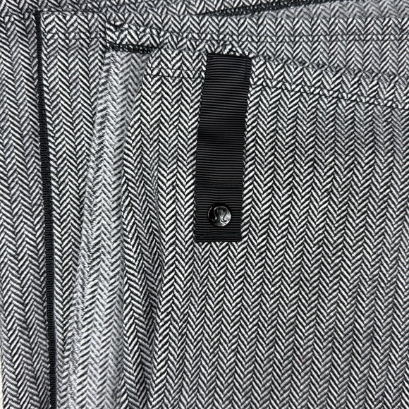 Lululemon Vinyasa Scarf in Black Herringbone - Picture 7 of 7